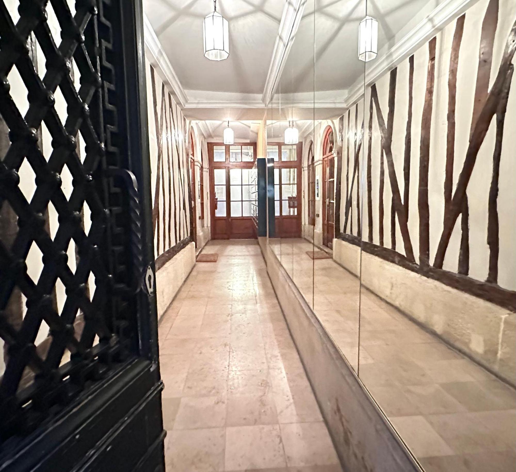 דירות פריז Luxurious Flat In Saint-Germain-Des-Pres מראה חיצוני תמונה
